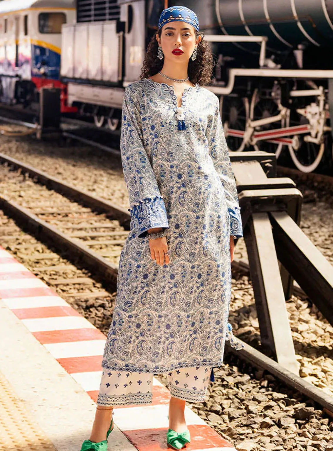 Taneez By Roheenaz Embroidered Lawn Suits Unstitched 3 Piece - RNZ24T RNB-05B SAMIRA Taneez By Roheenaz Embroidered Lawn Suits Unstitched 3 Piece - RNZ24T RNB-05B SAMIRA