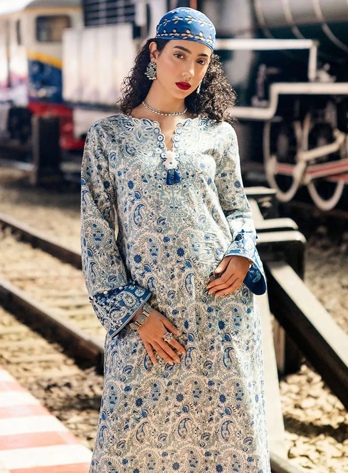 Taneez By Roheenaz Embroidered Lawn Suits Unstitched 3 Piece - RNZ24T RNB-05B SAMIRA Taneez By Roheenaz Embroidered Lawn Suits Unstitched 3 Piece - RNZ24T RNB-05B SAMIRA