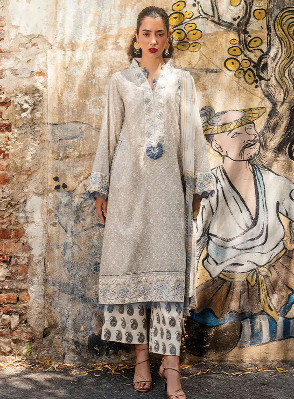 Taneez By Roheenaz Embroidered Lawn Suits Unstitched 3 Piece - RNZ24T RNB-06A MAHSA Taneez By Roheenaz Embroidered Lawn Suits Unstitched 3 Piece - RNZ24T RNB-06A MAHSA
