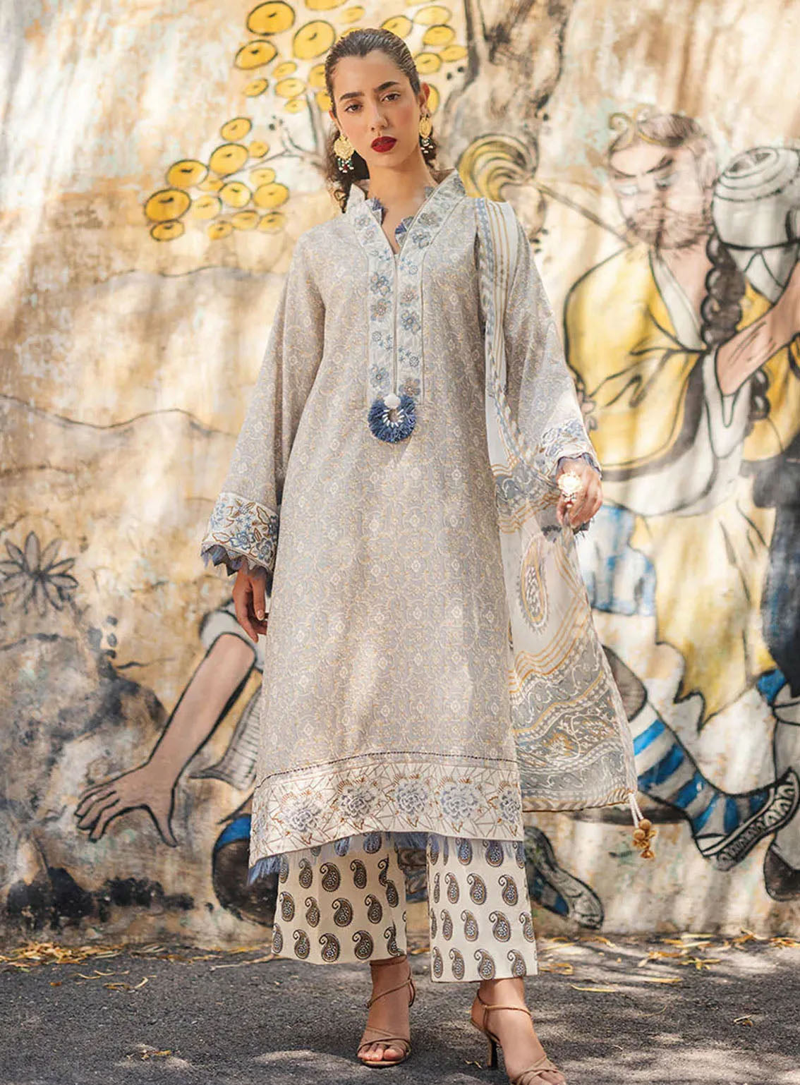 Taneez By Roheenaz Embroidered Lawn Suits Unstitched 3 Piece - RNZ24T RNB-06A MAHSA Taneez By Roheenaz Embroidered Lawn Suits Unstitched 3 Piece - RNZ24T RNB-06A MAHSA