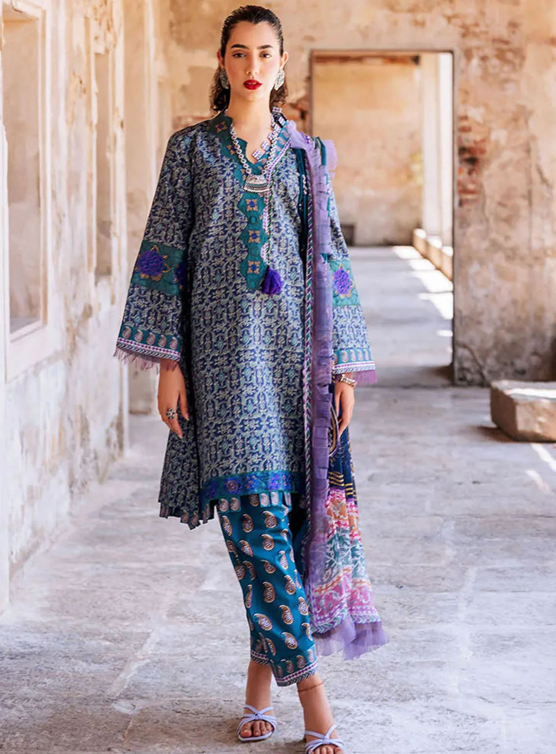 Taneez By Roheenaz Embroidered Lawn Suits Unstitched 3 Piece - RNZ24T RNB-06B ELIKA Taneez By Roheenaz Embroidered Lawn Suits Unstitched 3 Piece - RNZ24T RNB-06B ELIKA