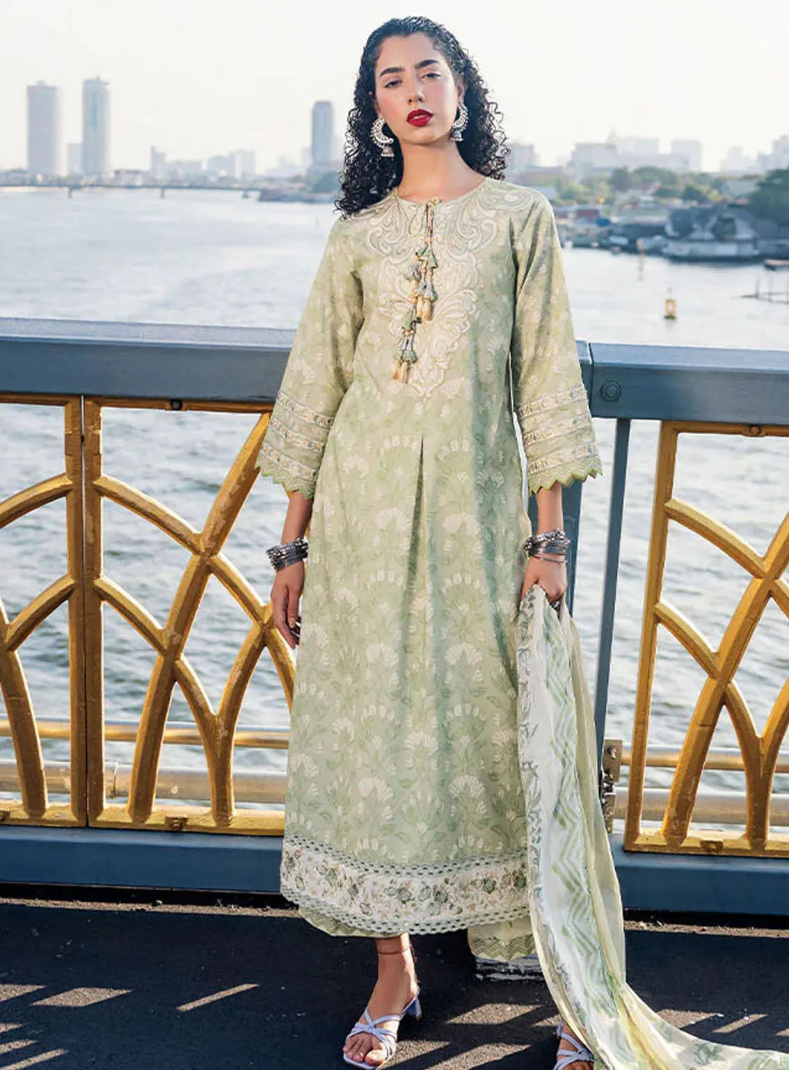 Taneez By Roheenaz Embroidered Lawn Suits Unstitched 3 Piece - RNZ24T RNB-07A RAHA Taneez By Roheenaz Embroidered Lawn Suits Unstitched 3 Piece - RNZ24T RNB-07A RAHA