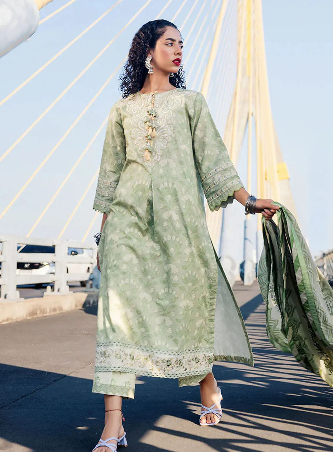 Taneez By Roheenaz Embroidered Lawn Suits Unstitched 3 Piece - RNZ24T RNB-07A RAHA Taneez By Roheenaz Embroidered Lawn Suits Unstitched 3 Piece - RNZ24T RNB-07A RAHA