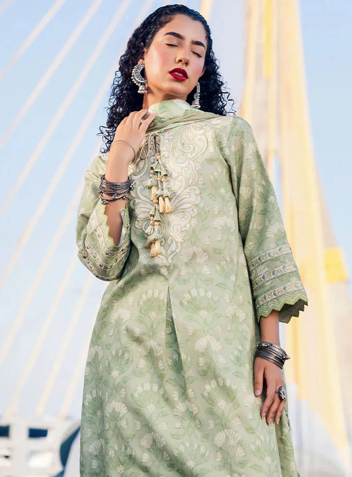 Taneez By Roheenaz Embroidered Lawn Suits Unstitched 3 Piece - RNZ24T RNB-07A RAHA Taneez By Roheenaz Embroidered Lawn Suits Unstitched 3 Piece - RNZ24T RNB-07A RAHA