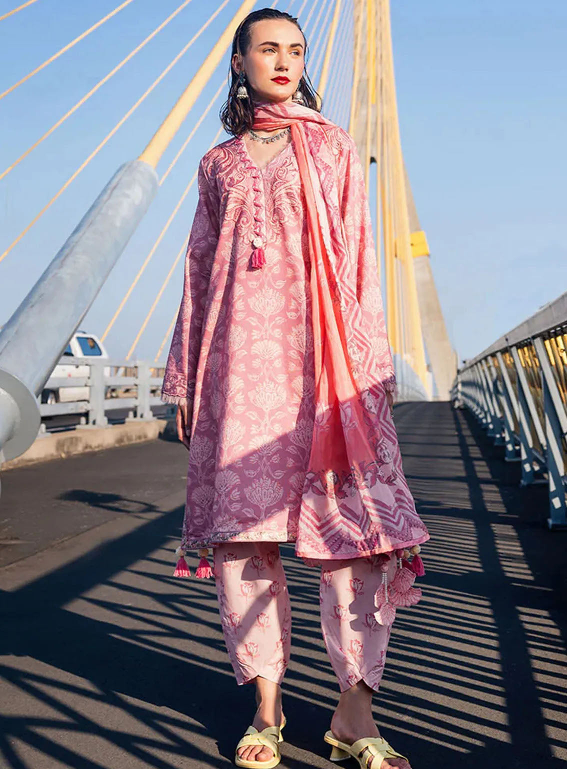 Taneez By Roheenaz Embroidered Lawn Suits Unstitched 3 Piece - RNZ24T RNB-07B VIDA Taneez By Roheenaz Embroidered Lawn Suits Unstitched 3 Piece - RNZ24T RNB-07B VIDA
