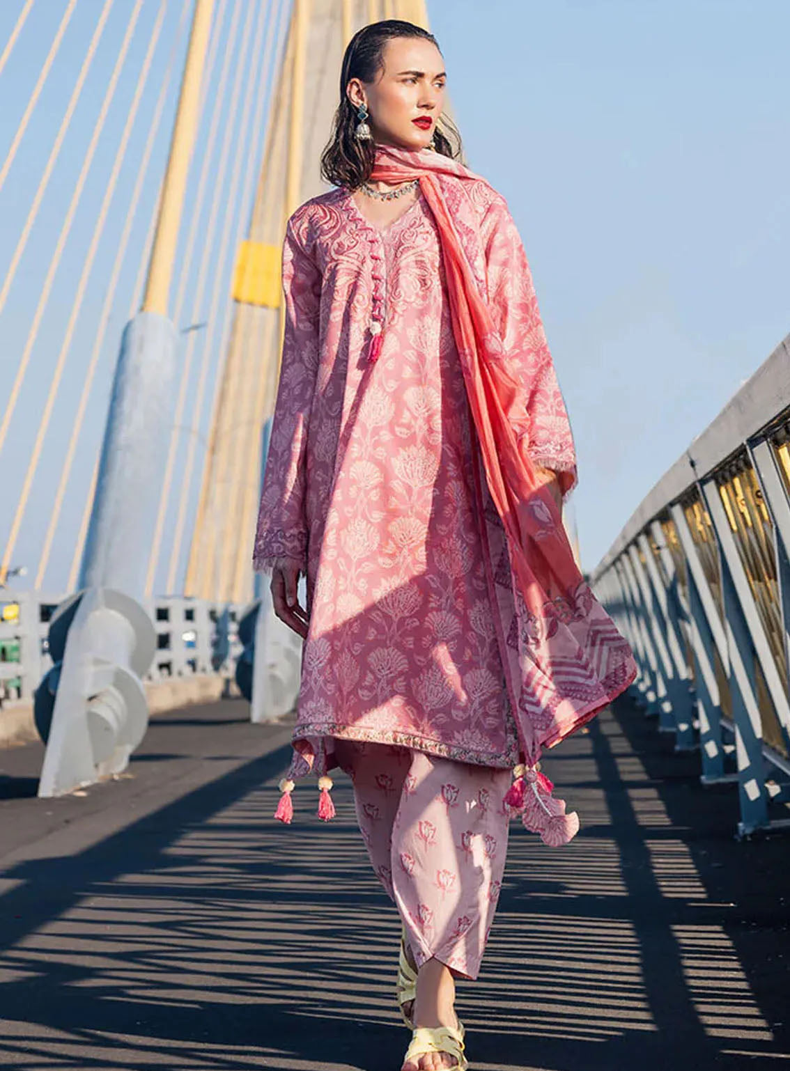 Taneez By Roheenaz Embroidered Lawn Suits Unstitched 3 Piece - RNZ24T RNB-07B VIDA Taneez By Roheenaz Embroidered Lawn Suits Unstitched 3 Piece - RNZ24T RNB-07B VIDA