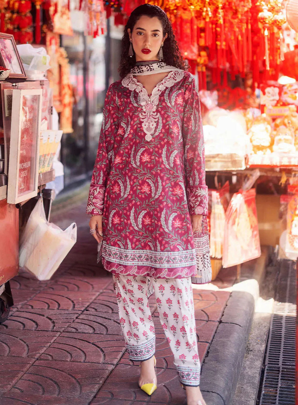 Taneez By Roheenaz Embroidered Lawn Suits Unstitched 3 Piece - RNZ24T RNB-08B LEYLI Taneez By Roheenaz Embroidered Lawn Suits Unstitched 3 Piece - RNZ24T RNB-08B LEYLI