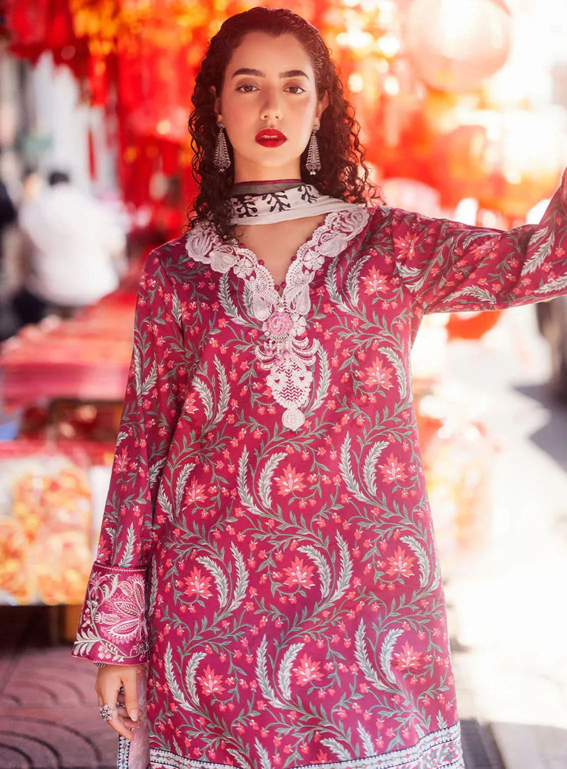 Taneez By Roheenaz Embroidered Lawn Suits Unstitched 3 Piece - RNZ24T RNB-08B LEYLI Taneez By Roheenaz Embroidered Lawn Suits Unstitched 3 Piece - RNZ24T RNB-08B LEYLI