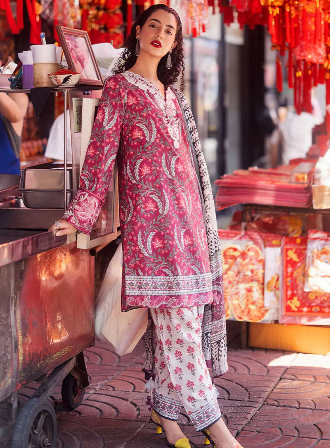 Taneez By Roheenaz Embroidered Lawn Suits Unstitched 3 Piece - RNZ24T RNB-08B LEYLI Taneez By Roheenaz Embroidered Lawn Suits Unstitched 3 Piece - RNZ24T RNB-08B LEYLI