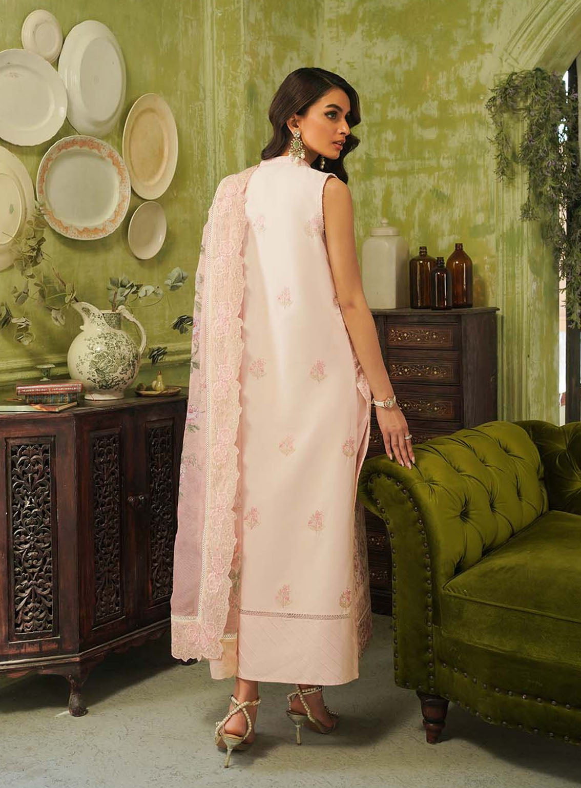 Tresor By Zarqash Embroidered Lawn Suits Unstitched 3 Piece - ZQ24TL ZQT-03 FLORA Tresor By Zarqash Embroidered Lawn Suits Unstitched 3 Piece - ZQ24TL ZQT-03 FLORA