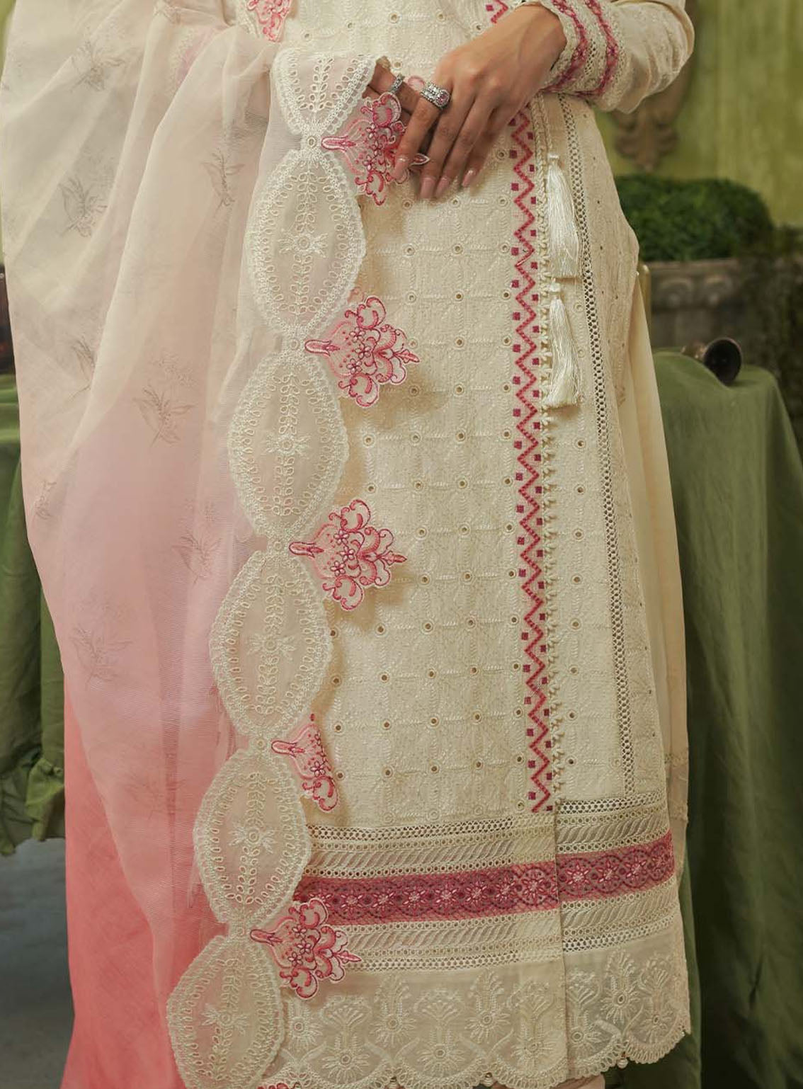 Tresor By Zarqash Embroidered Lawn Suits Unstitched 3 Piece - ZQ24TL ZQT-06 IDA Tresor By Zarqash Embroidered Lawn Suits Unstitched 3 Piece - ZQ24TL ZQT-06 IDA