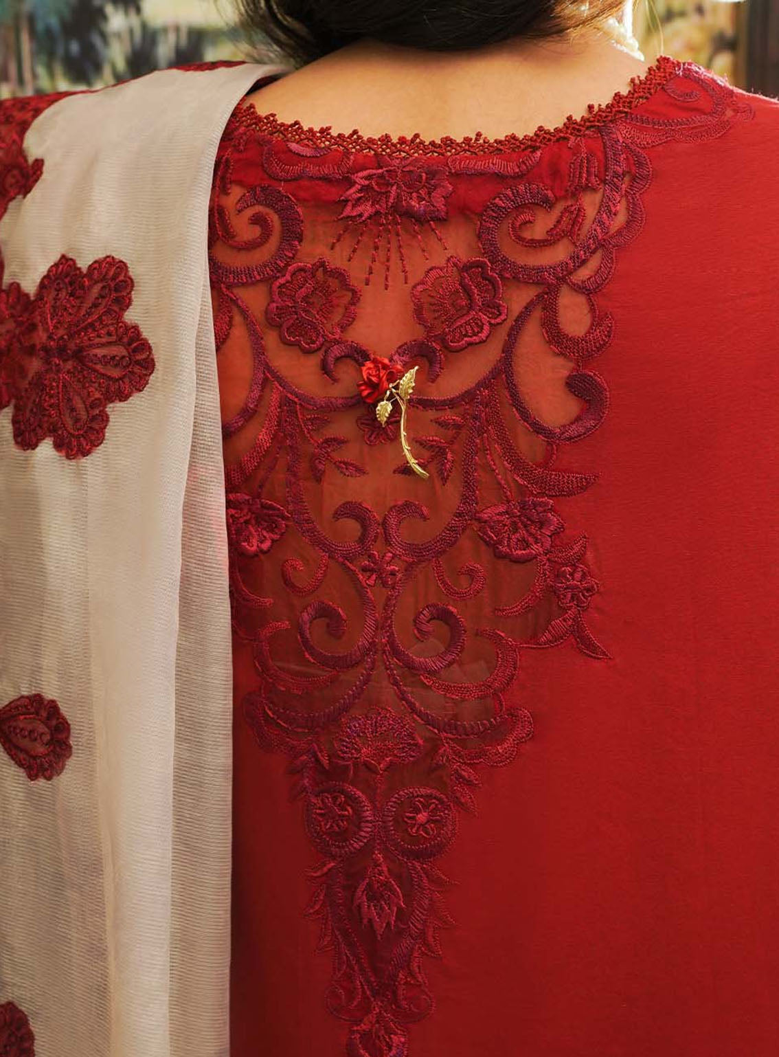 Tresor By Zarqash Embroidered Lawn Suits Unstitched 3 Piece - ZQ24TL ZQT-07 ROSALINE Tresor By Zarqash Embroidered Lawn Suits Unstitched 3 Piece - ZQ24TL ZQT-07 ROSALINE