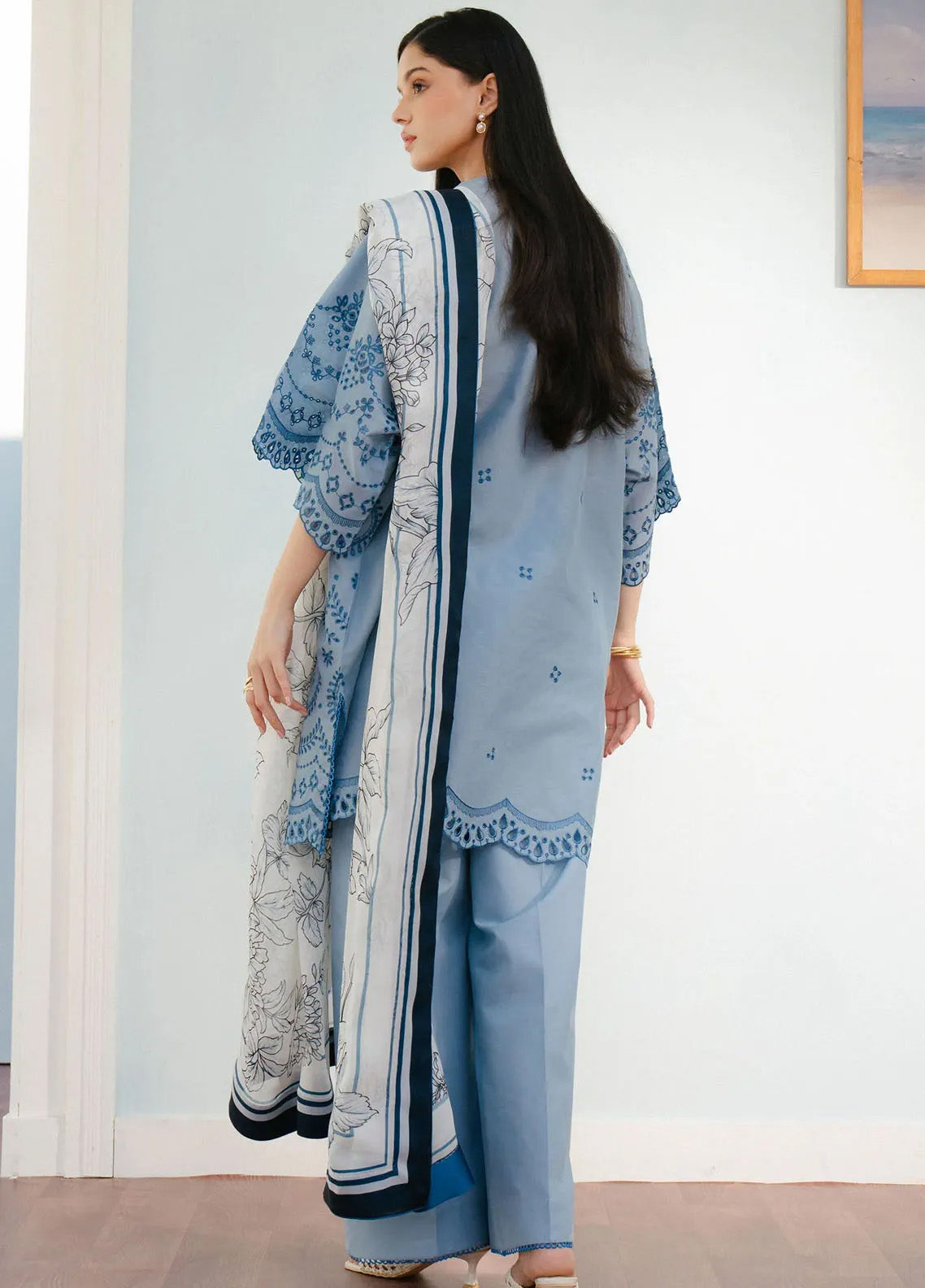 Coco By Zara Shahjahan Embroidered Lawn Suits Unstitched 3 Piece - CZS25L 6B VALI Coco By Zara Shahjahan Embroidered Lawn Suits Unstitched 3 Piece - CZS25L 6B VALI