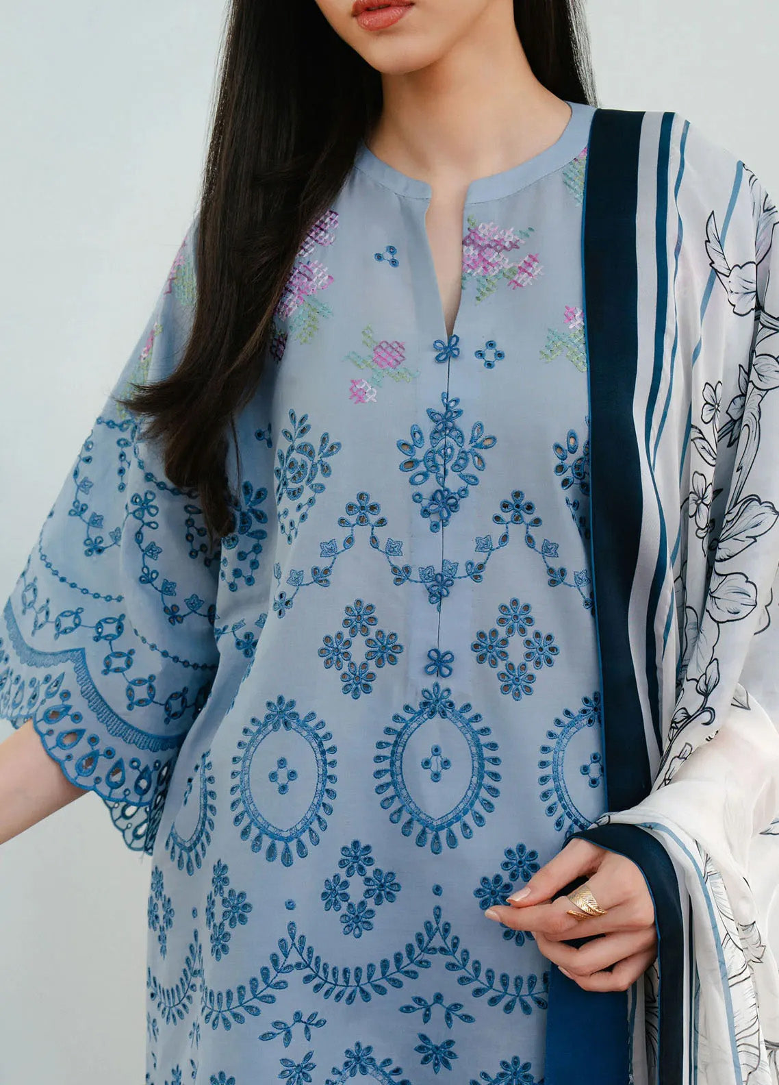 Coco By Zara Shahjahan Embroidered Lawn Suits Unstitched 3 Piece - CZS25L 6B VALI Coco By Zara Shahjahan Embroidered Lawn Suits Unstitched 3 Piece - CZS25L 6B VALI