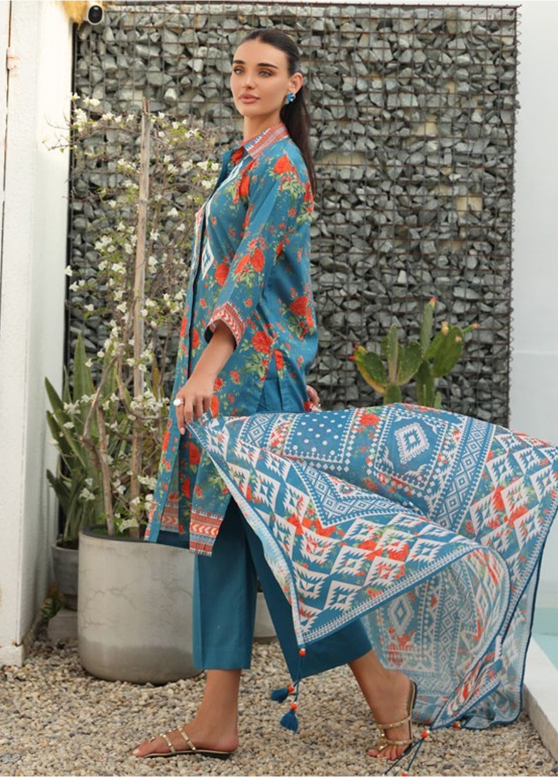 Verao By Gul Ahmed Embroidered Lawn 3 Piece Unstitched Suit GA26VTSOS D-SD-62075 Verao By Gul Ahmed Embroidered Lawn 3 Piece Unstitched Suit GA26VTSOS D-SD-62075