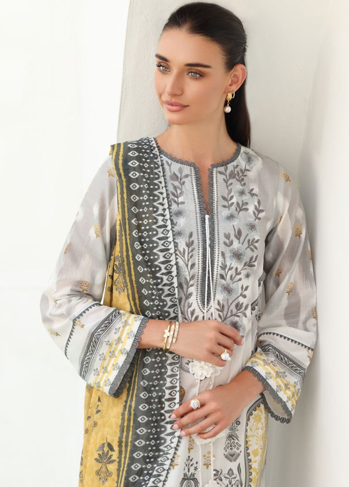 Verao By Gul Ahmed Embroidered Lawn 3 Piece Unstitched Suit GA26VTSOS D-SD-62078 Verao By Gul Ahmed Embroidered Lawn 3 Piece Unstitched Suit GA26VTSOS D-SD-62078