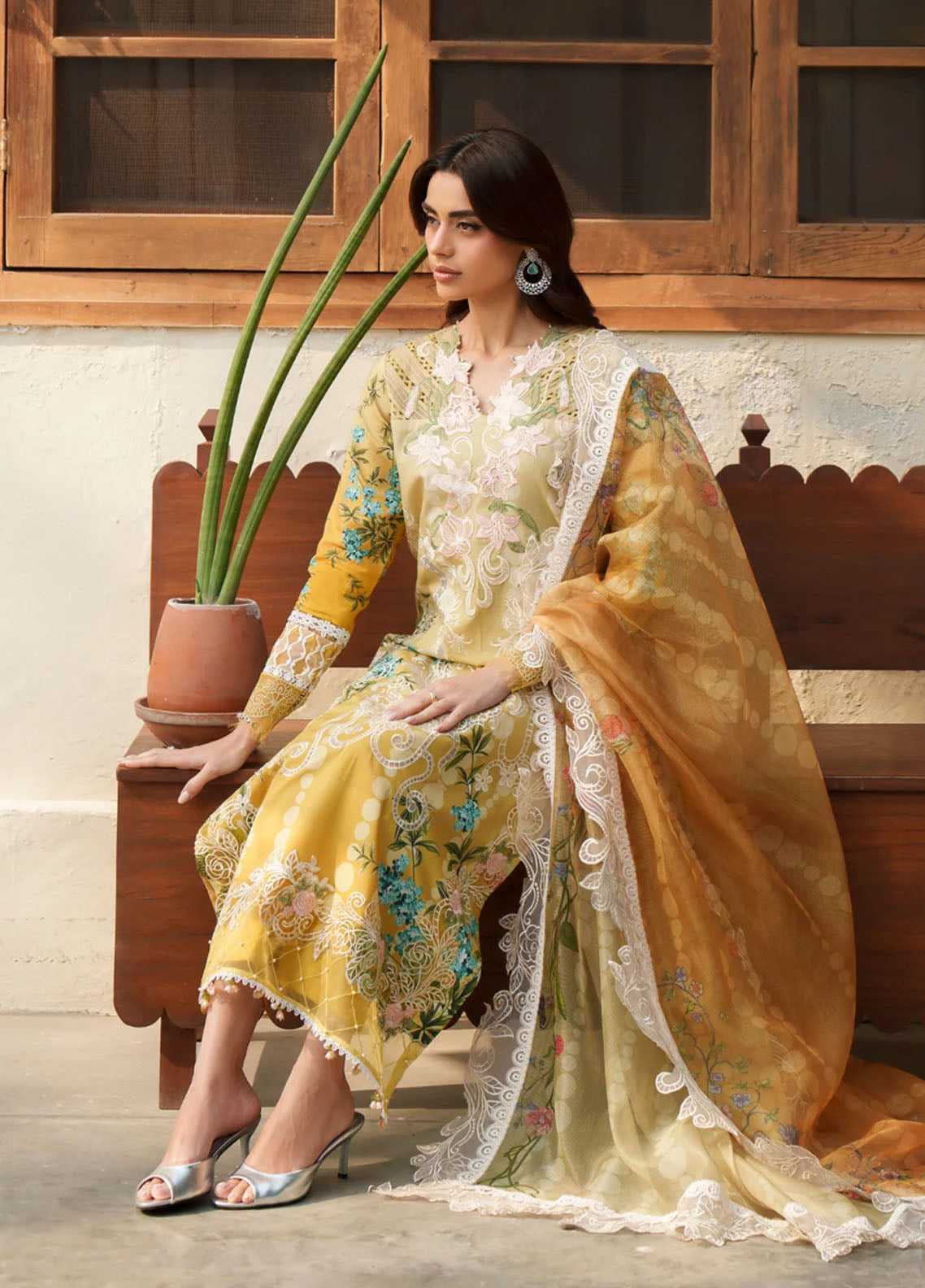 Versa By Asifa & Nabeel Luxury Embroidered Lawn 3 Piece Unstitched Suit AN26VLL D-02 SOVEREIGN LACE Versa By Asifa & Nabeel Luxury Embroidered Lawn 3 Piece Unstitched Suit AN26VLL D-02 SOVEREIGN LACE