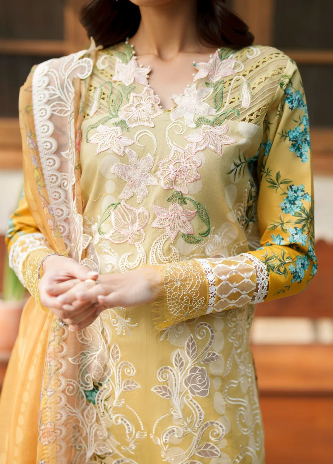 Versa By Asifa & Nabeel Luxury Embroidered Lawn 3 Piece Unstitched Suit AN26VLL D-02 SOVEREIGN LACE Versa By Asifa & Nabeel Luxury Embroidered Lawn 3 Piece Unstitched Suit AN26VLL D-02 SOVEREIGN LACE