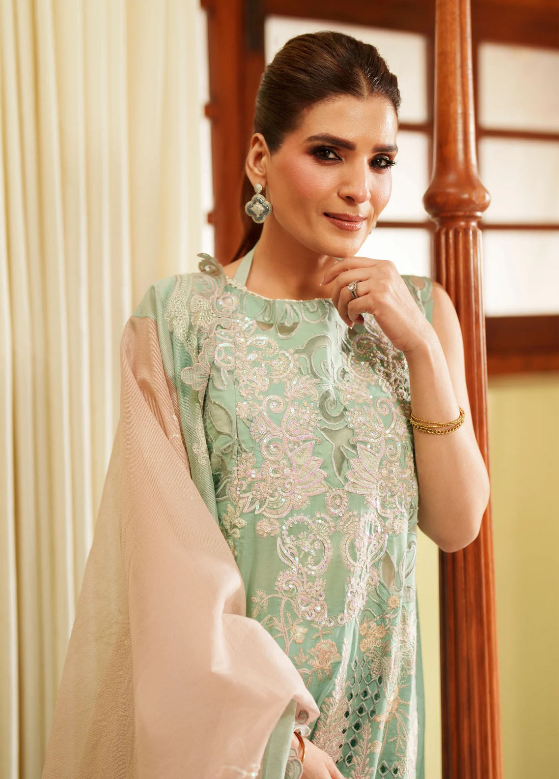 Versa By Asifa & Nabeel Luxury Embroidered Lawn 3 Piece Unstitched Suit AN26VLL D-06 THE VISIONARY Versa By Asifa & Nabeel Luxury Embroidered Lawn 3 Piece Unstitched Suit AN26VLL D-06 THE VISIONARY