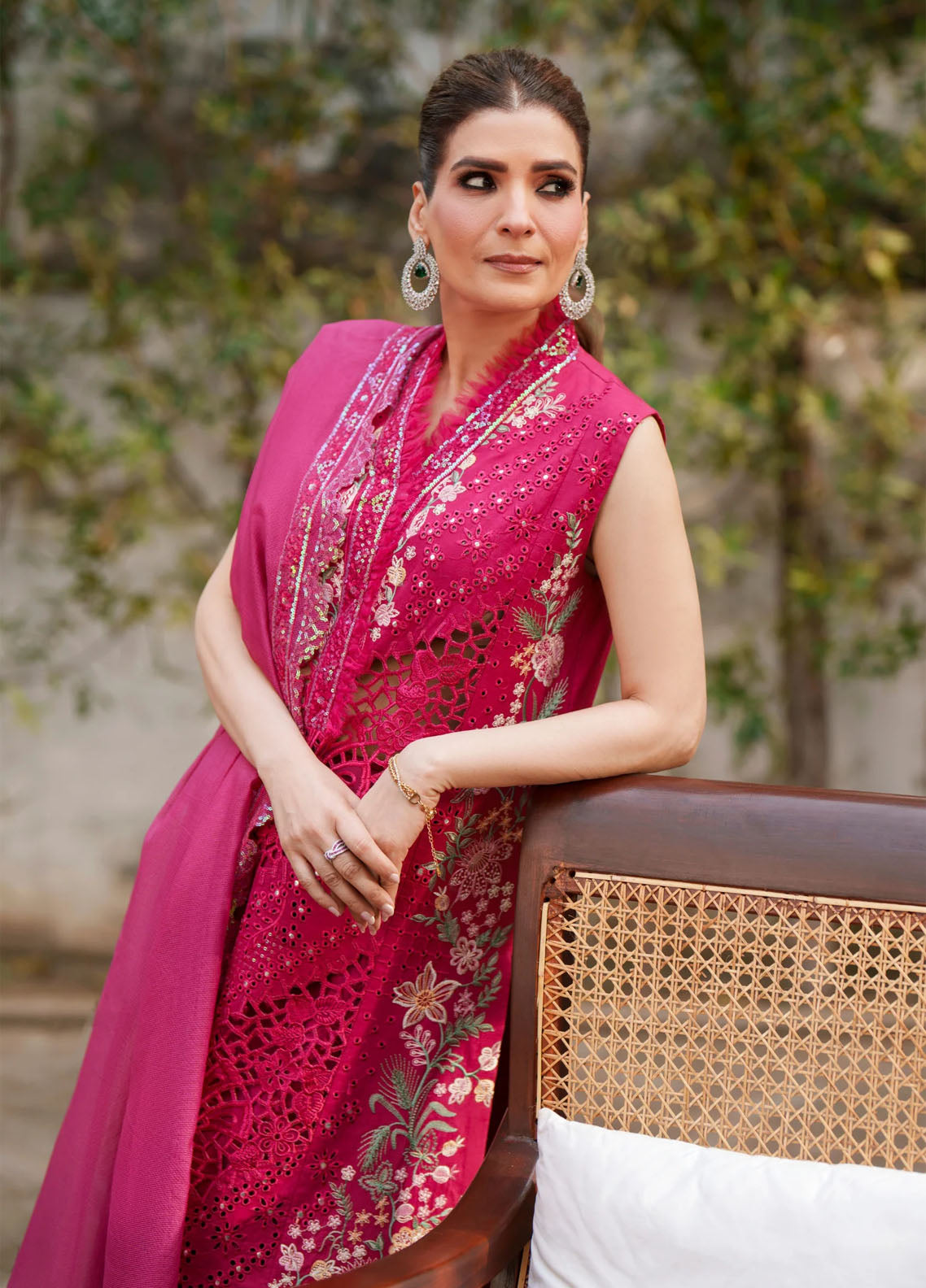 Versa By Asifa & Nabeel Luxury Embroidered Lawn 3 Piece Unstitched Suit AN26VLL D-07 ETHEREAL ECHO Versa By Asifa & Nabeel Luxury Embroidered Lawn 3 Piece Unstitched Suit AN26VLL D-07 ETHEREAL ECHO