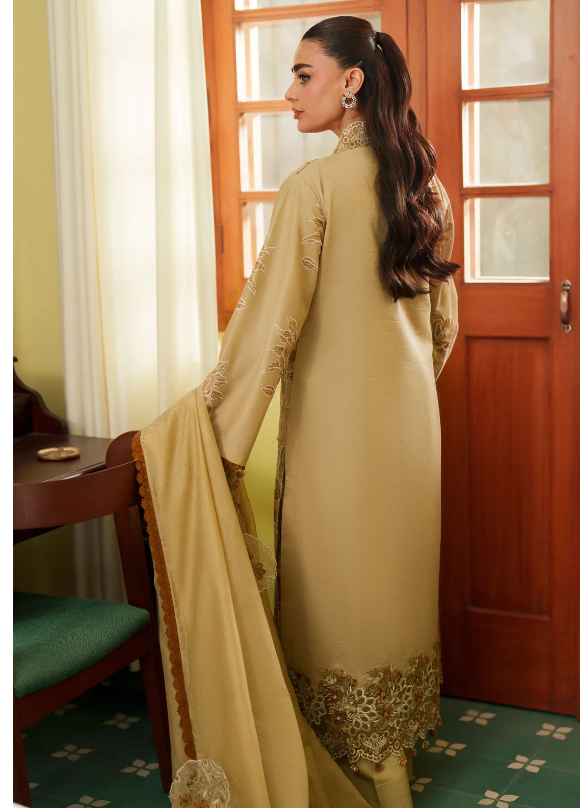 Versa By Asifa & Nabeel Luxury Embroidered Lawn 3 Piece Unstitched Suit AN26VLL D-09 URBAN SERENITY Versa By Asifa & Nabeel Luxury Embroidered Lawn 3 Piece Unstitched Suit AN26VLL D-09 URBAN SERENITY