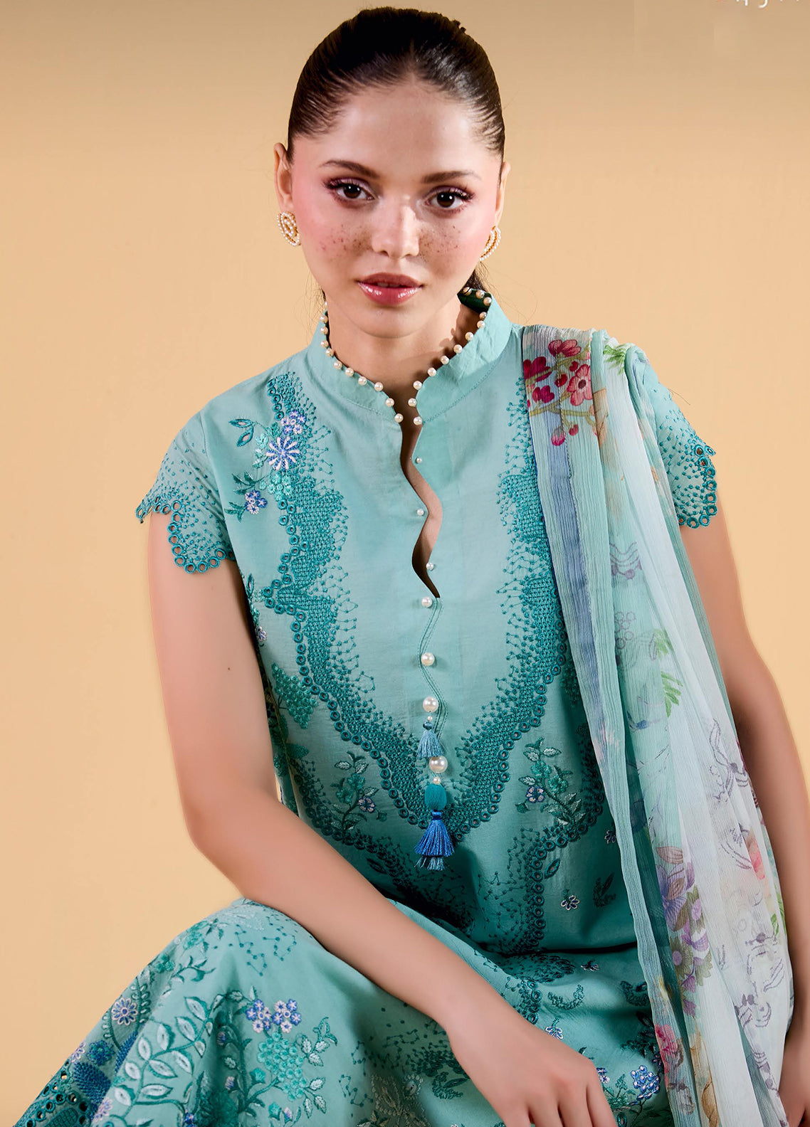 Vital By Sobia Nazir Embroidered Lawn 3 Piece Unstitched Suit SN26VLV2 D-4B Vital By Sobia Nazir Embroidered Lawn 3 Piece Unstitched Suit SN26VLV2 D-4B