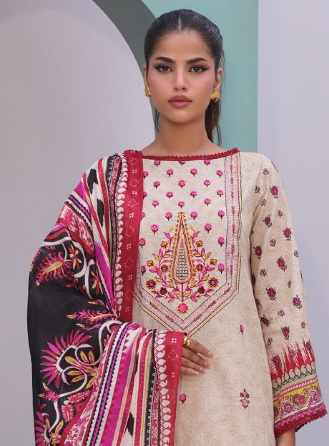 Zellbury Printed Cambric 2 Piece Unstitched Suit WUC24E20022 Zellbury Printed Cambric 2 Piece Unstitched Suit WUC24E20022