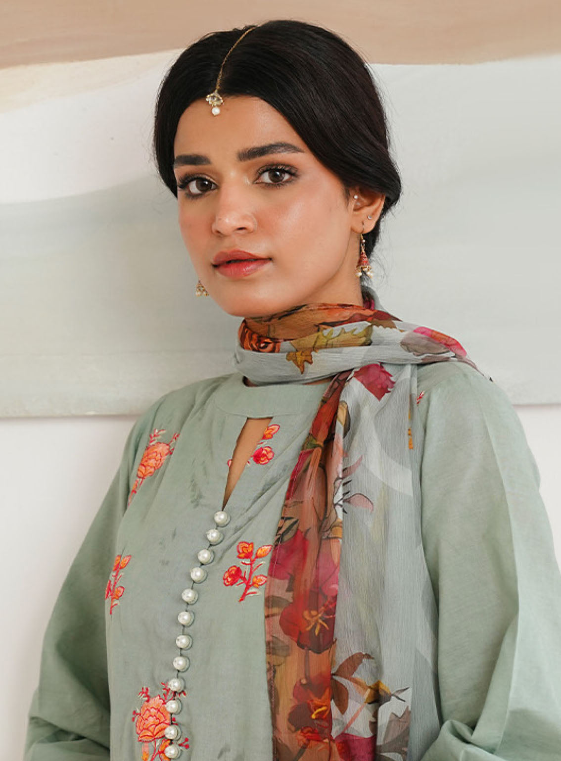 Zellbury Embroidered Cambric 3 Piece Unstitched Suit WUC24E30149 Zellbury Embroidered Cambric 3 Piece Unstitched Suit WUC24E30149