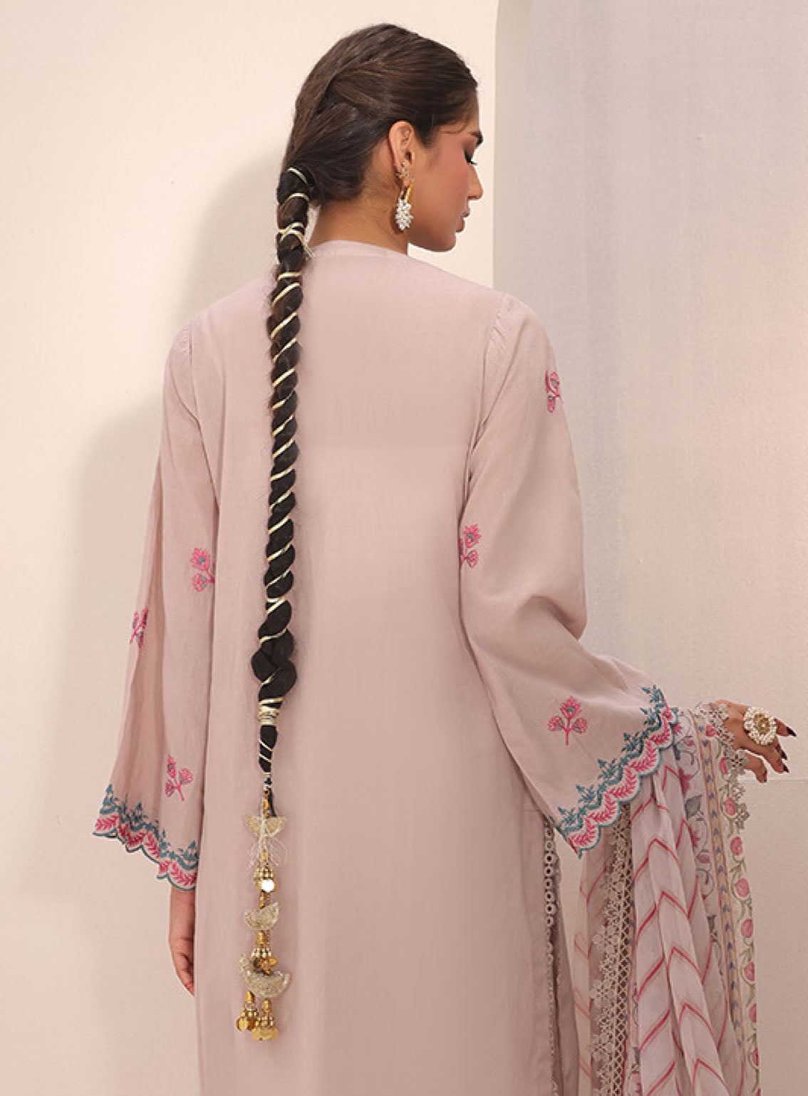 Zellbury Embroidered Cambric 3 Piece Unstitched Suit WUC24E31552 Zellbury Embroidered Cambric 3 Piece Unstitched Suit WUC24E31552