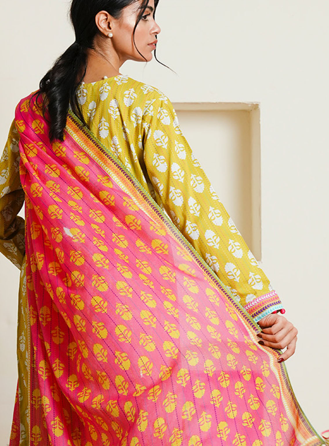 Zellbury Printed Cambric 2 Piece Unstitched Suit WUC24X20089 Zellbury Printed Cambric 2 Piece Unstitched Suit WUC24X20089