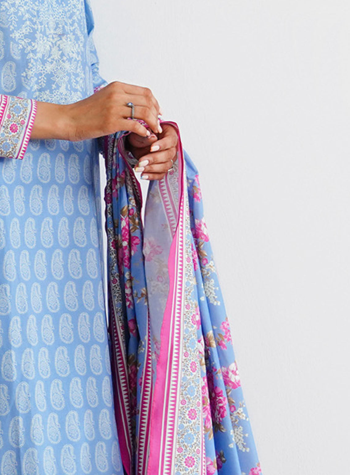 Zellbury Printed Cambric 3 Piece Unstitched Suit WUC24X30039 Zellbury Printed Cambric 3 Piece Unstitched Suit WUC24X30039