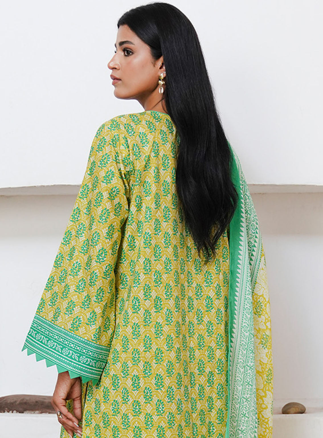 Zellbury Printed Cambric 3 Piece Unstitched Suit WUC24X30116 Zellbury Printed Cambric 3 Piece Unstitched Suit WUC24X30116