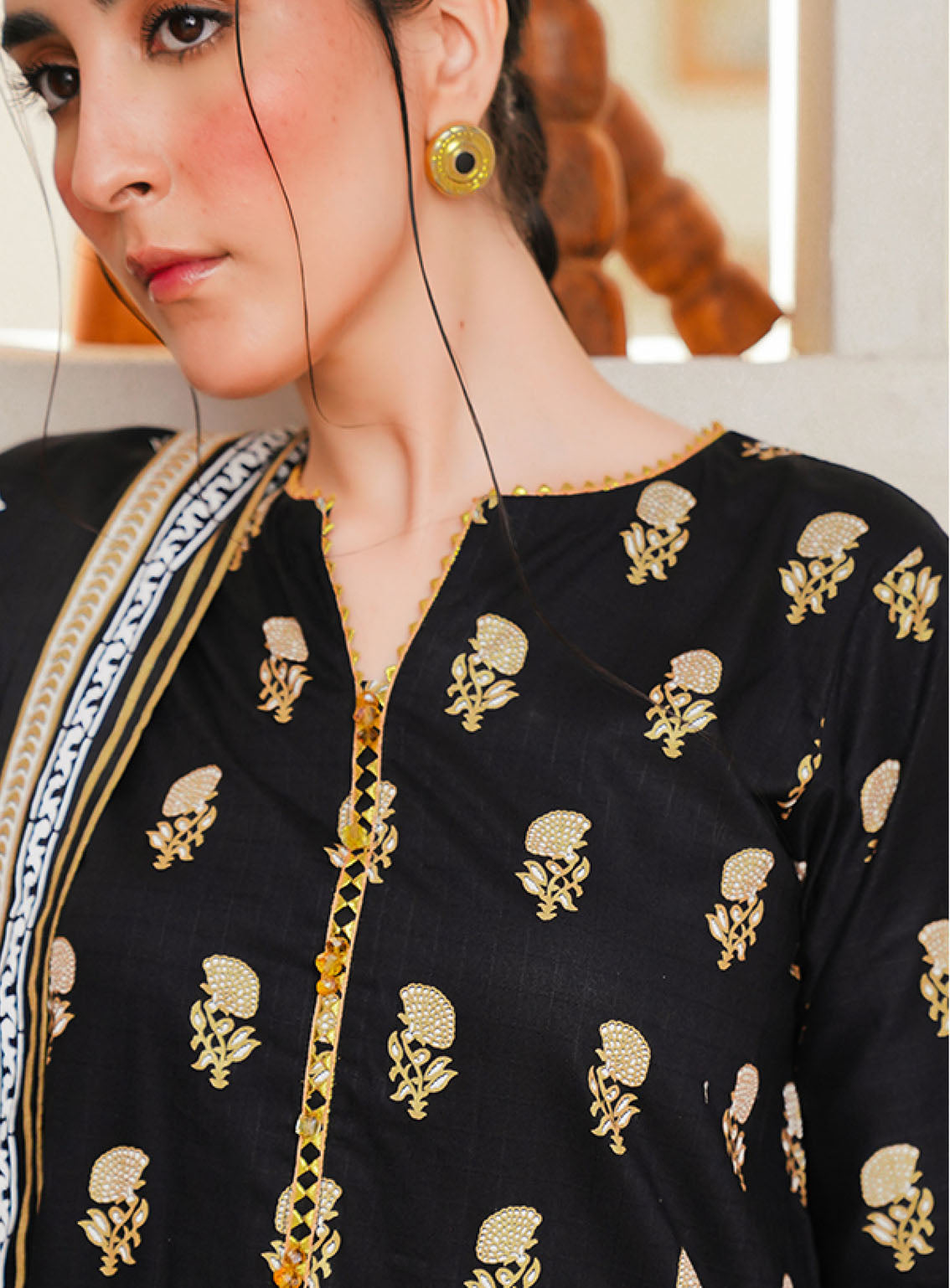 Zellbury Printed Cambric 3 Piece Unstitched Suit WUC24X30134 Zellbury Printed Cambric 3 Piece Unstitched Suit WUC24X30134