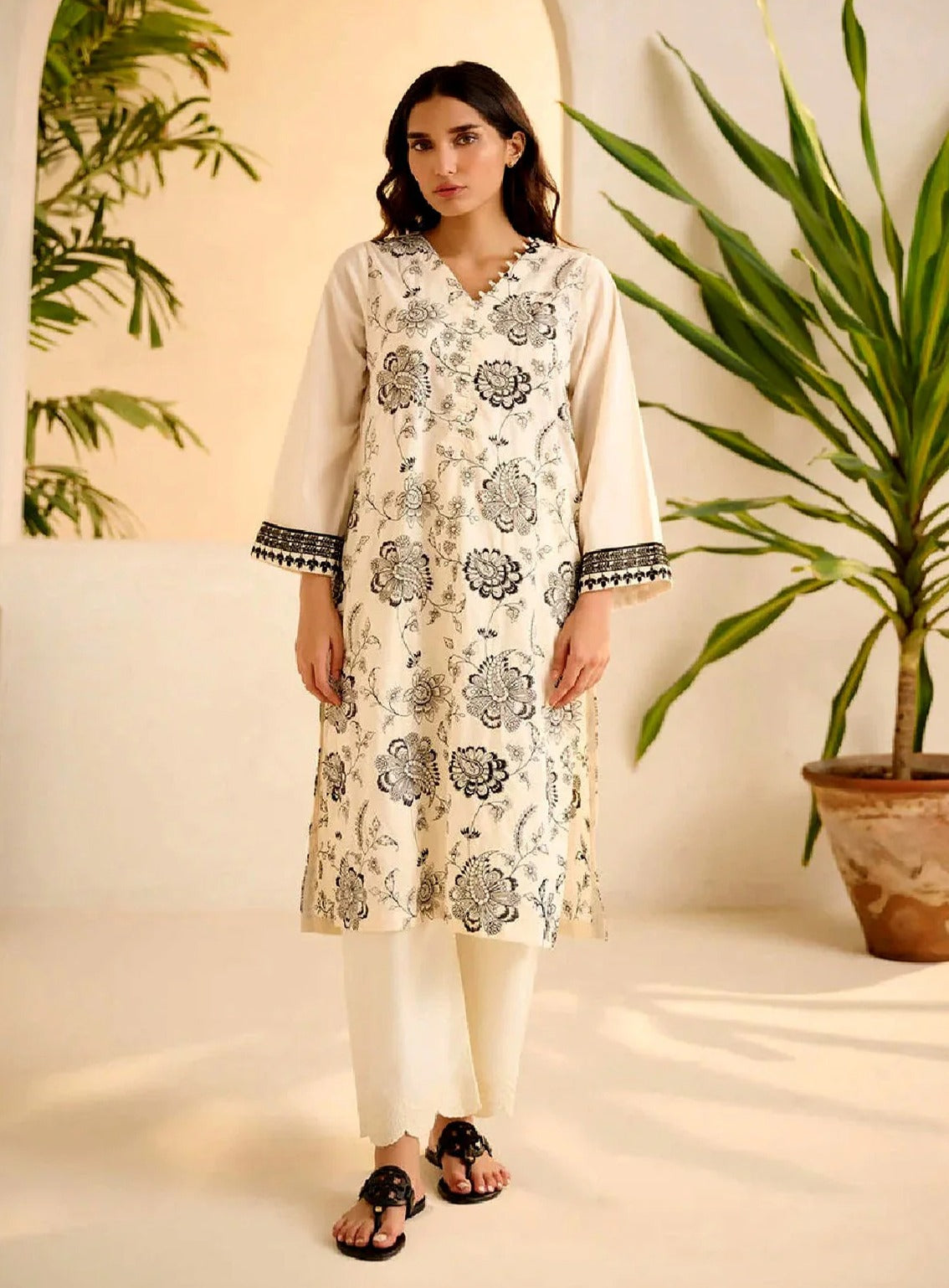 Dhanak Embroidered Lawn Stitched Kurti - DK24EL D-0520 Dhanak Embroidered Lawn Stitched Kurti - DK24EL D-0520