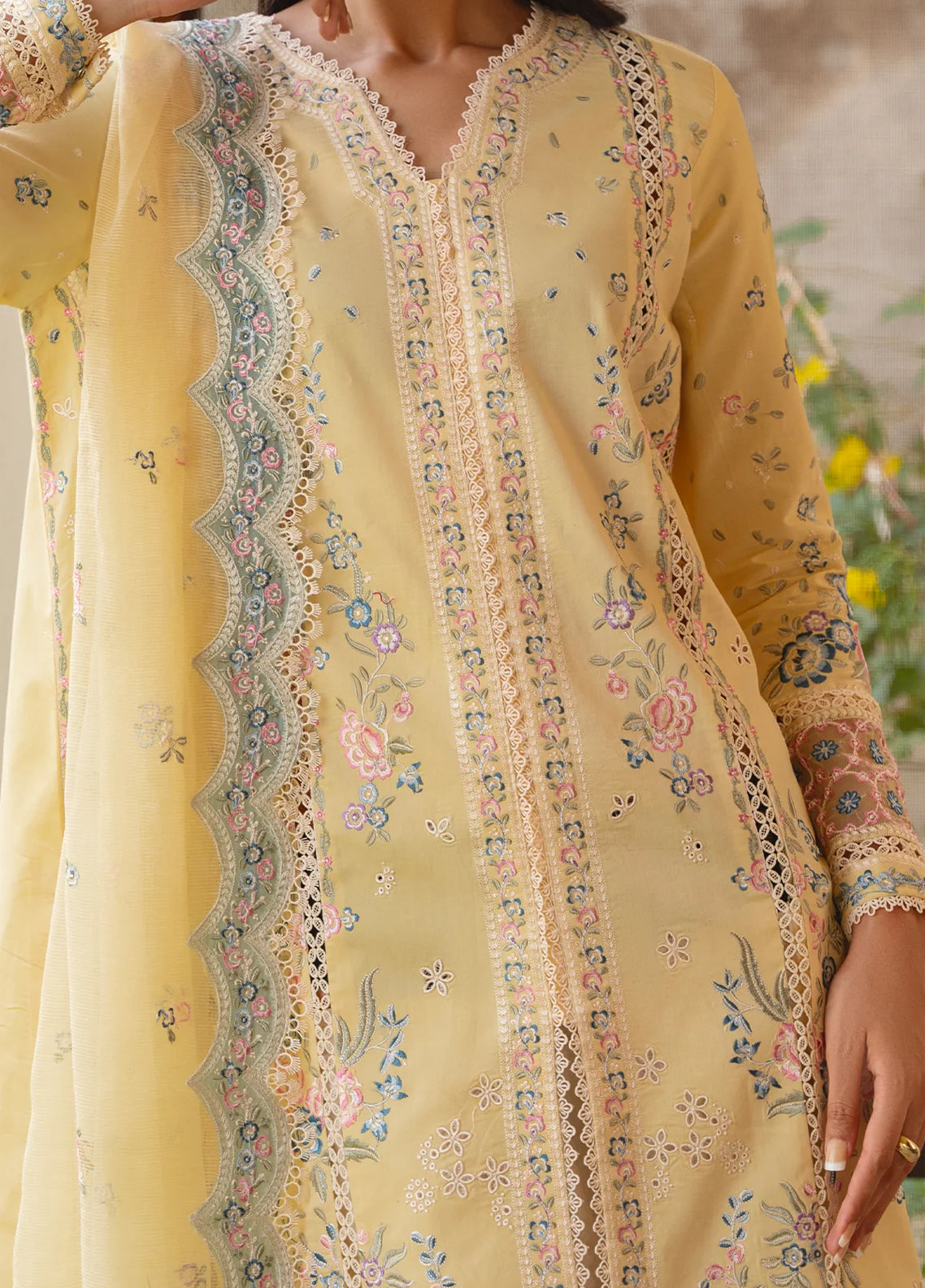 Whisper By Ayzel Embroidered Lawn 3 Piece Unstitched Suit AZL26WEL D-0136 FROST Whisper By Ayzel Embroidered Lawn 3 Piece Unstitched Suit AZL26WEL D-0136 FROST