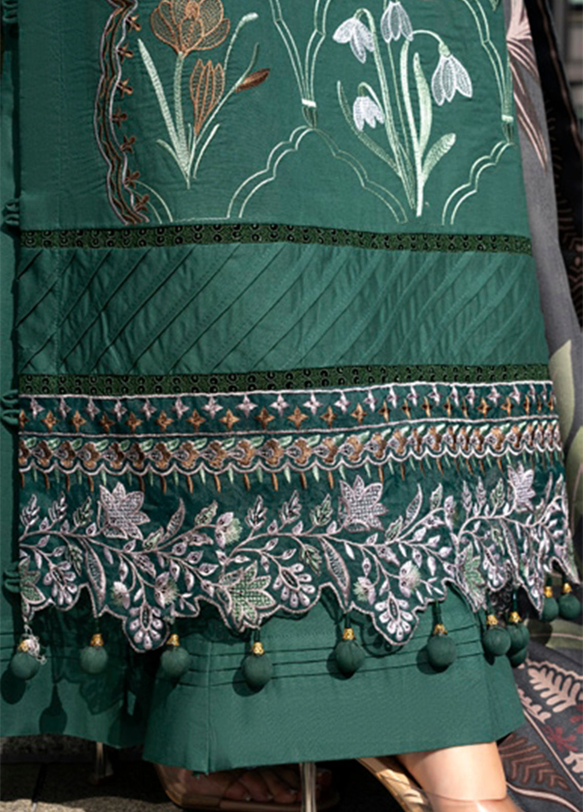 Wintry Breeze By Alzohaib Embroidered Cotton 3 Piece Unstitched Suit AZ26WBES D WB 04 Bottle Green - Detail Wintry Breeze By Alzohaib Embroidered Cotton 3 Piece Unstitched Suit AZ26WBES D WB 04 Bottle Green - Detail