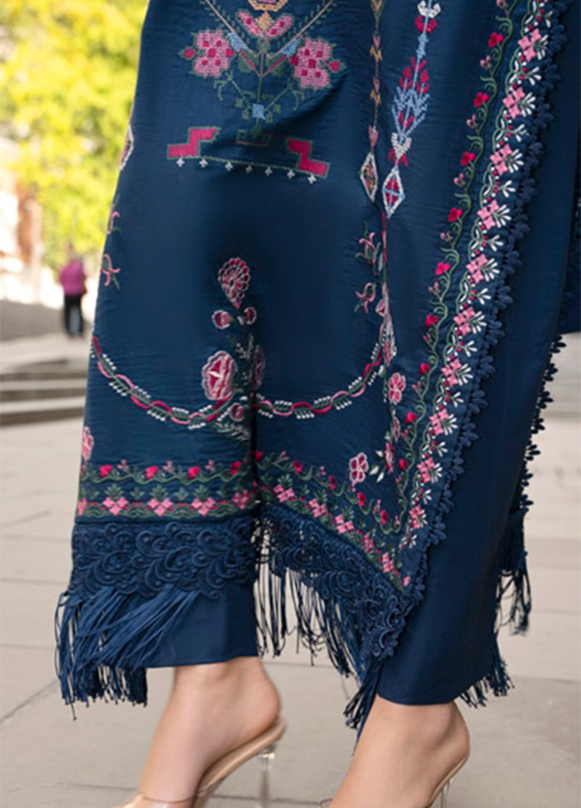 Wintry Breeze By Alzohaib Embroidered Cotton 3 Piece Unstitched Suit AZ26WBES D WB 06 Blue - Detail Wintry Breeze By Alzohaib Embroidered Cotton 3 Piece Unstitched Suit AZ26WBES D WB 06 Blue - Detail