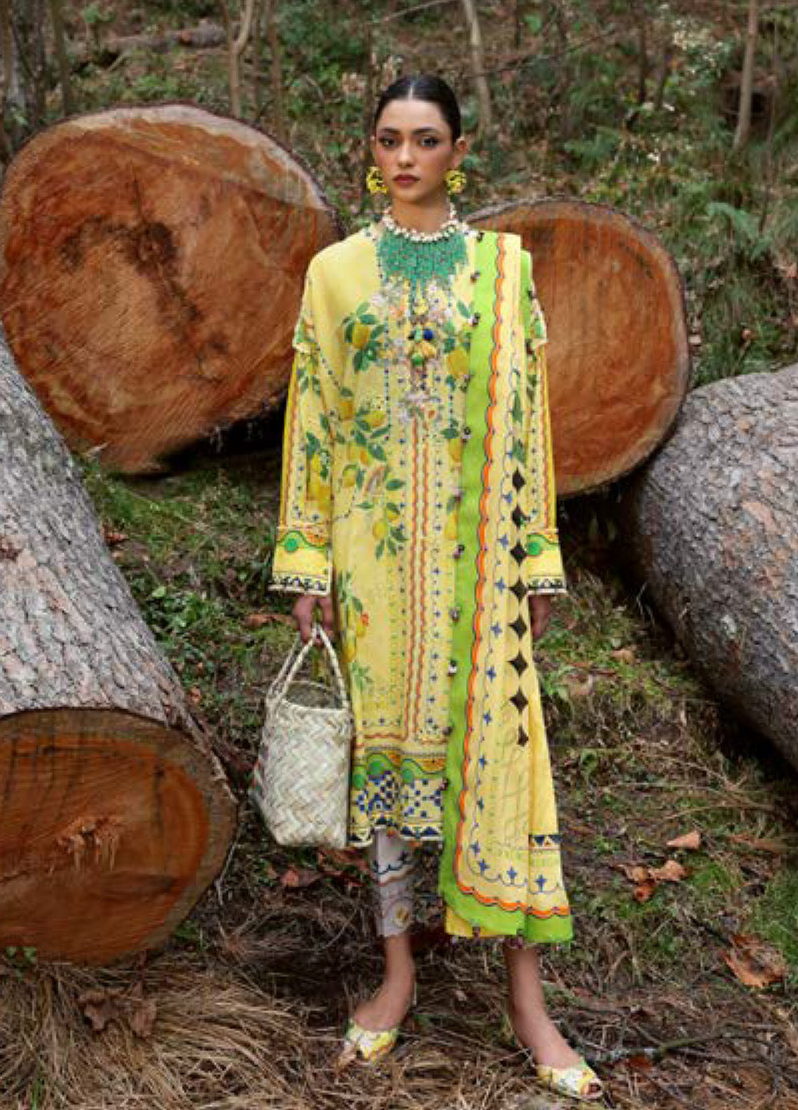 Zaha By Khadijah Shah Embroidered Lawn Suits Unstitched 3 Piece - ZH25NL 4A DAHLIA Zaha By Khadijah Shah Embroidered Lawn Suits Unstitched 3 Piece - ZH25NL 4A DAHLIA