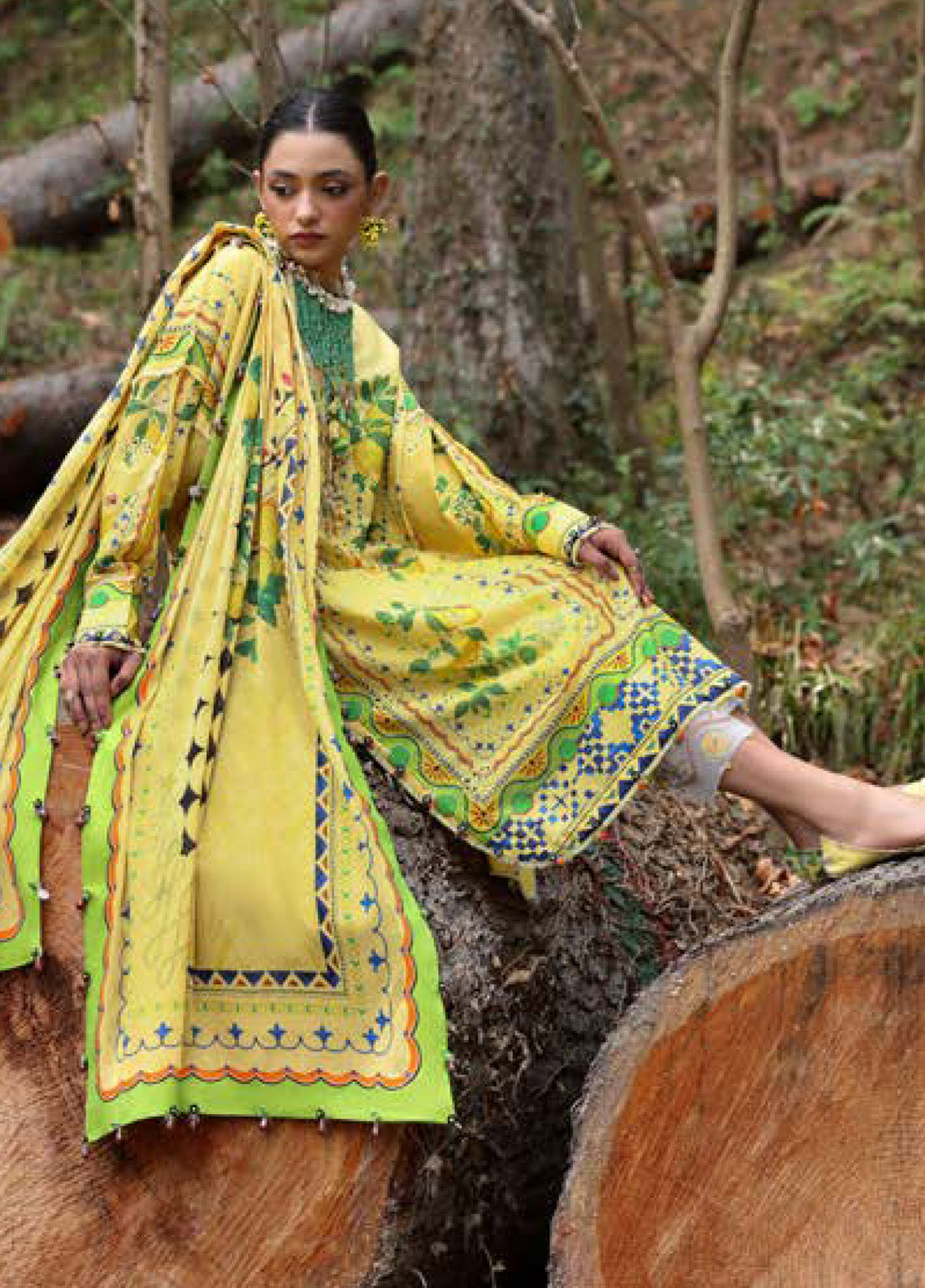 Zaha By Khadijah Shah Embroidered Lawn Suits Unstitched 3 Piece - ZH25NL 4A DAHLIA Zaha By Khadijah Shah Embroidered Lawn Suits Unstitched 3 Piece - ZH25NL 4A DAHLIA