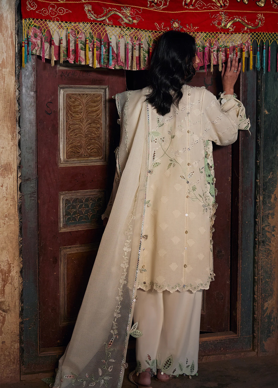 Zaha By Khadijah Shah Meili Festive Embroidered Lawn 3 Piece Unstitched Suits ZH26ML D-5A MEI Zaha By Khadijah Shah Meili Festive Embroidered Lawn 3 Piece Unstitched Suits ZH26ML D-5A MEI