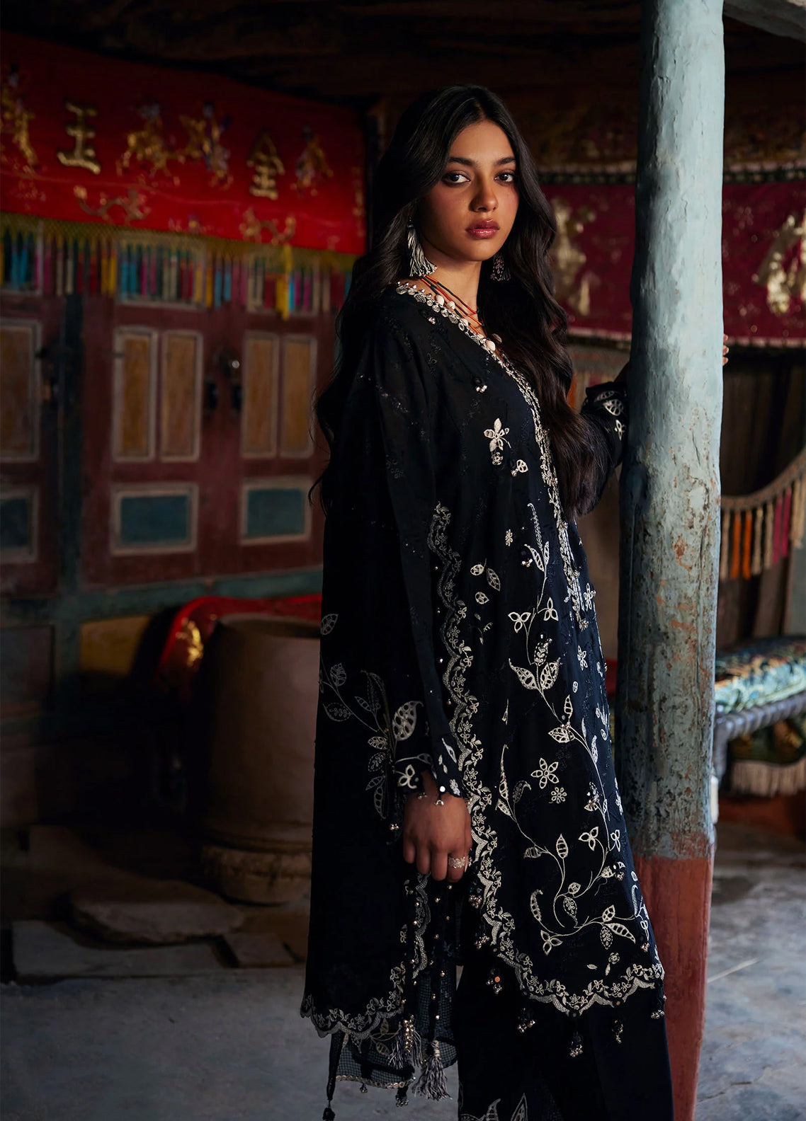 Zaha By Khadijah Shah Meili Festive Embroidered Lawn 3 Piece Unstitched Suits ZH26ML D-5B MEI Zaha By Khadijah Shah Meili Festive Embroidered Lawn 3 Piece Unstitched Suits ZH26ML D-5B MEI