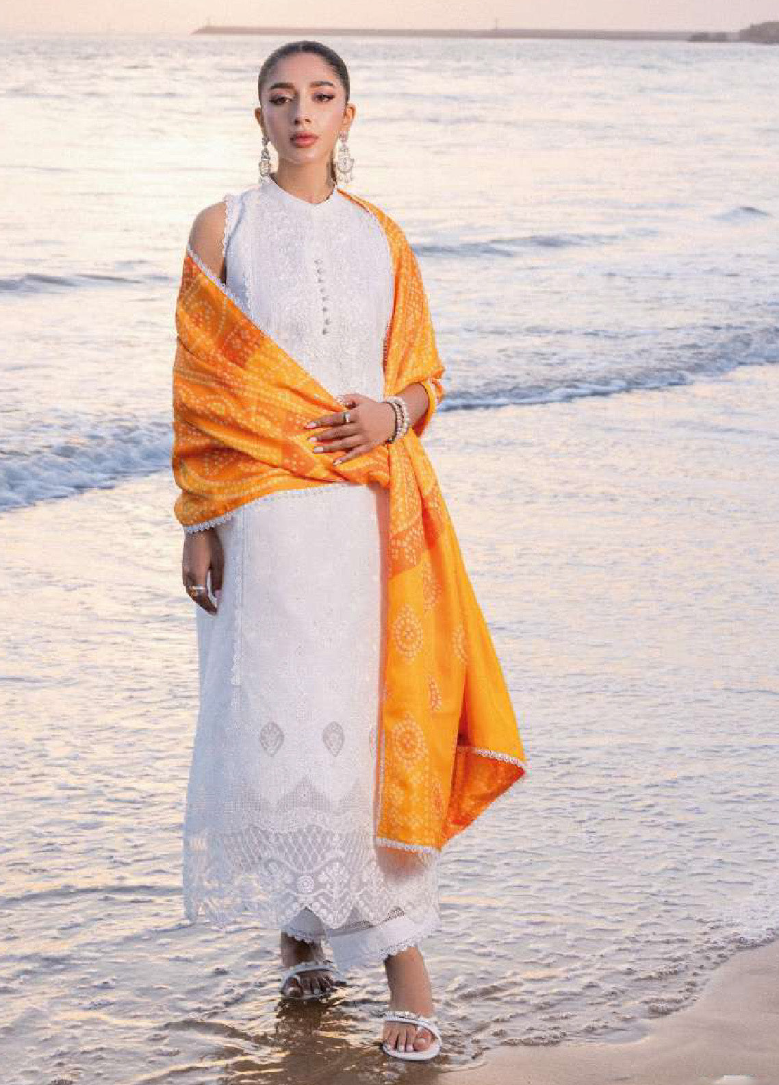 Zainab Chottani Embroidered Lawn Unstitched 3 Piece Suit - ZC24CL 3B CHUNARI Zainab Chottani Embroidered Lawn Unstitched 3 Piece Suit - ZC24CL 3B CHUNARI