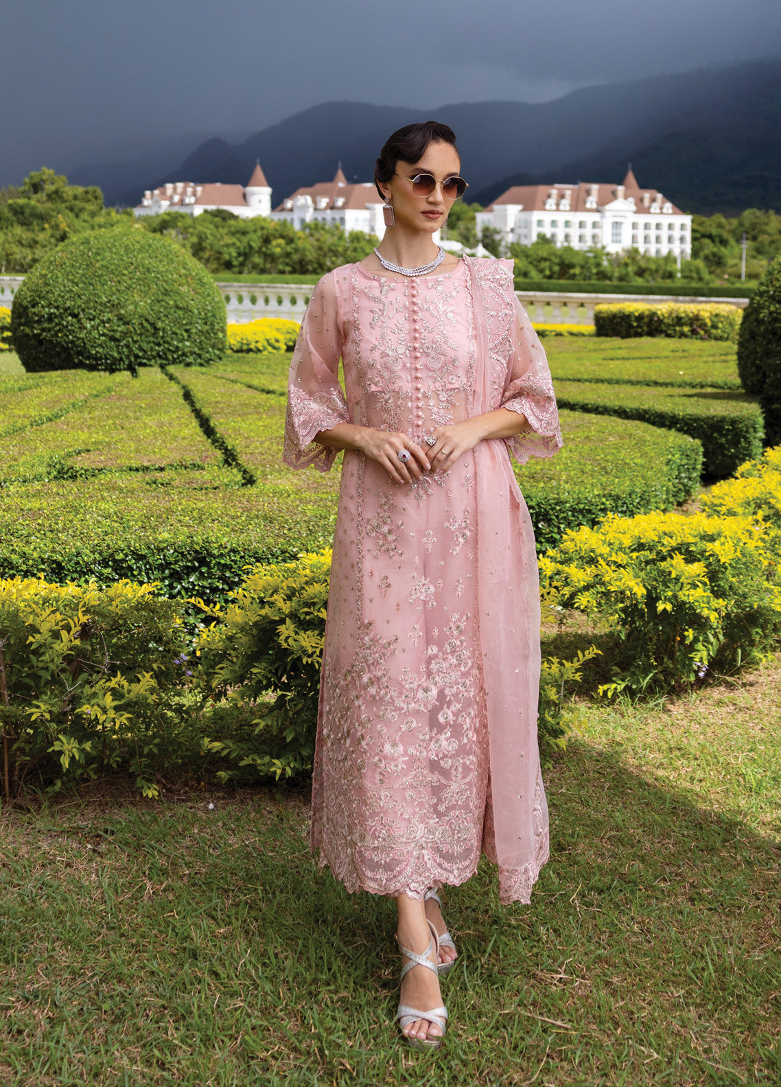 Zainab Chottani Embroidered Organza Suits Unstitched 3 Piece - ZC24WF 03 ROSEA Zainab Chottani Embroidered Organza Suits Unstitched 3 Piece - ZC24WF 03 ROSEA