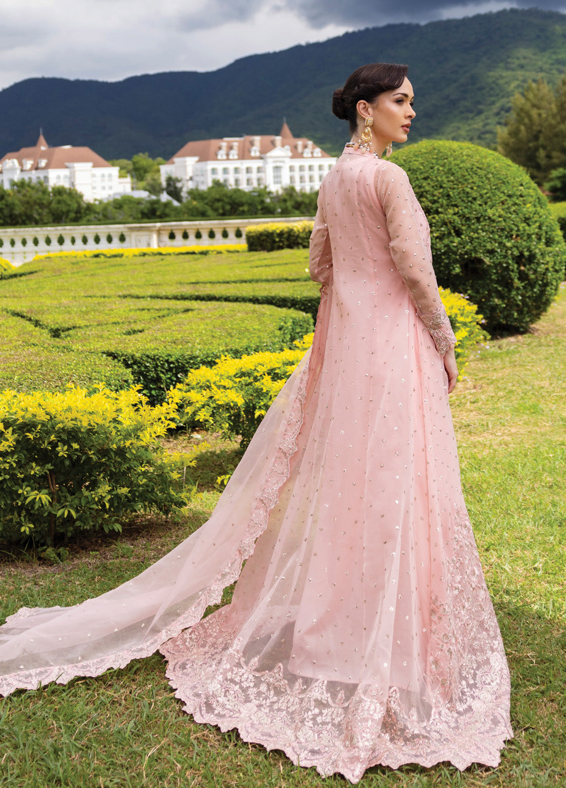 Zainab Chottani Embroidered Organza Suits Unstitched 3 Piece - ZC24WF 03 ROSEA Zainab Chottani Embroidered Organza Suits Unstitched 3 Piece - ZC24WF 03 ROSEA