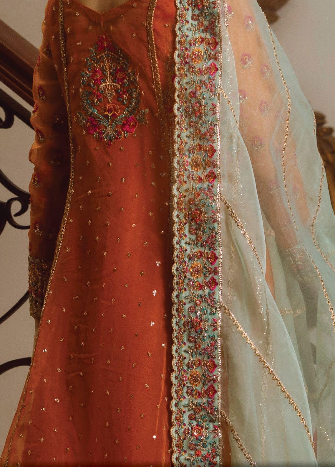 Zainab Chottani Embroidered Organza Suits Unstitched 3 Piece - ZC24WF 07 OMBRE Zainab Chottani Embroidered Organza Suits Unstitched 3 Piece - ZC24WF 07 OMBRE