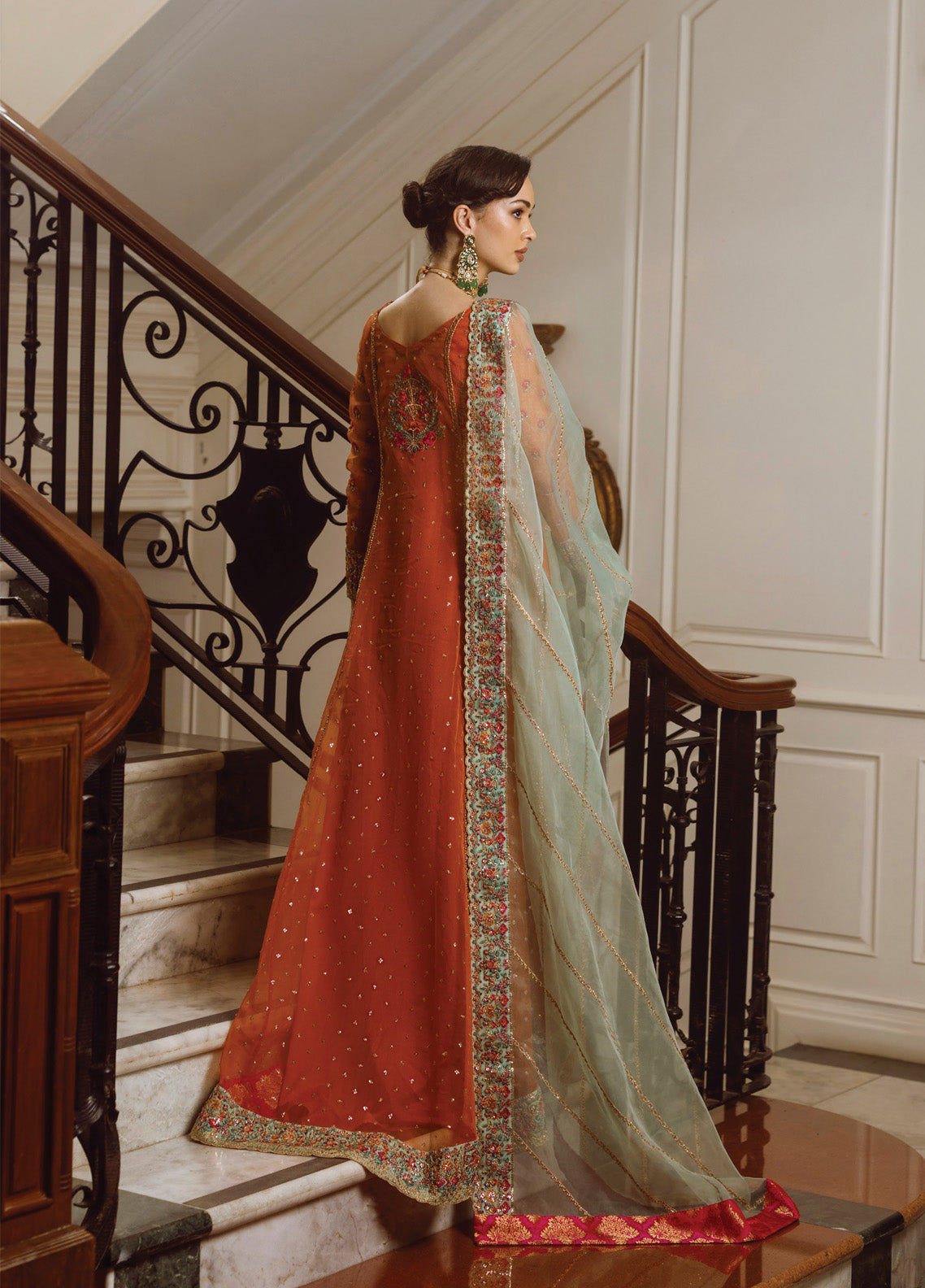 Zainab Chottani Embroidered Organza Suits Unstitched 3 Piece - ZC24WF 07 OMBRE Zainab Chottani Embroidered Organza Suits Unstitched 3 Piece - ZC24WF 07 OMBRE
