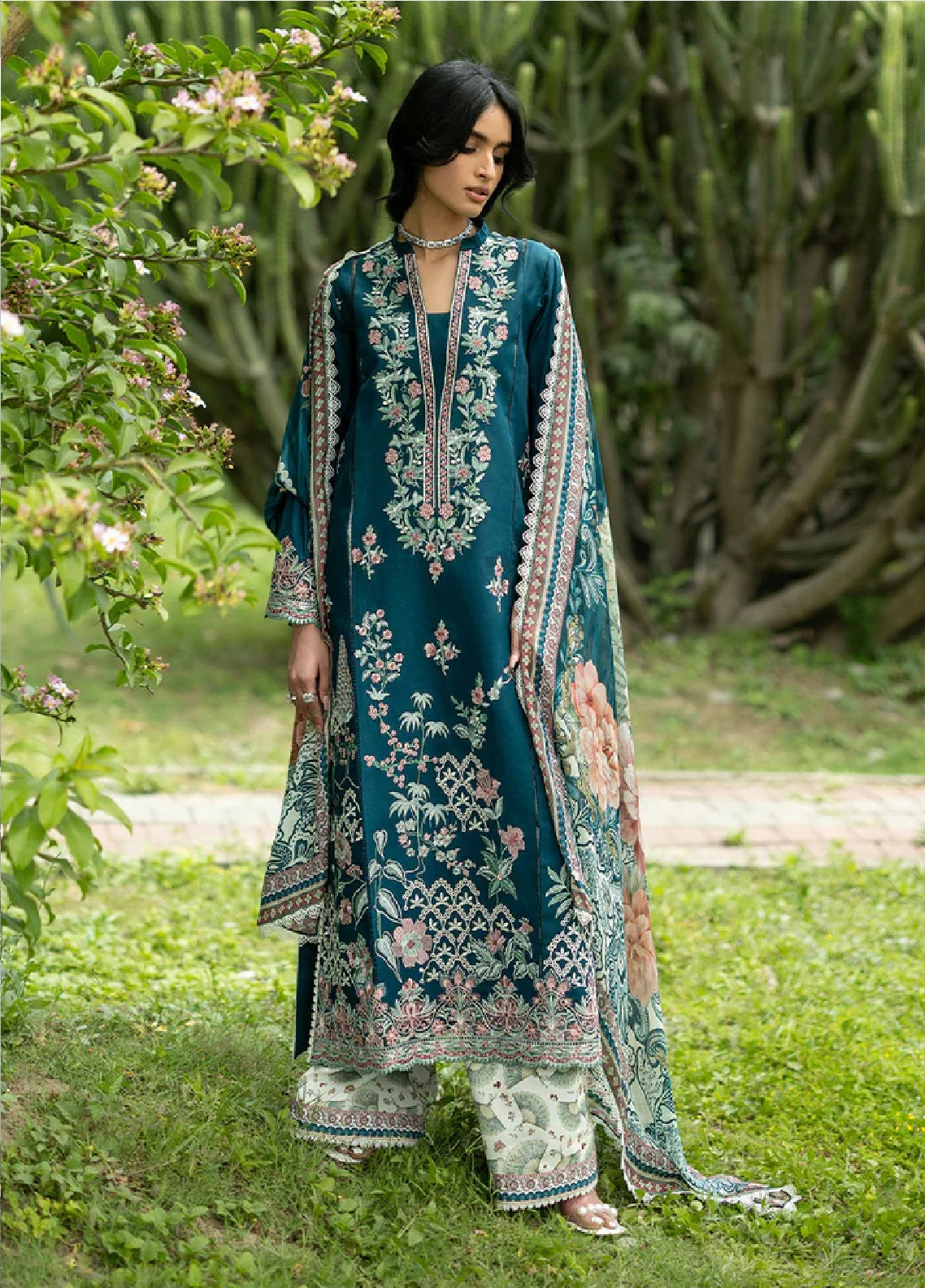 Zainab Chottani Luxury Embroidered Lawn 3 Piece Unstitched Suit ZC26LL D-01 FAYE Zainab Chottani Luxury Embroidered Lawn 3 Piece Unstitched Suit ZC26LL D-01 FAYE
