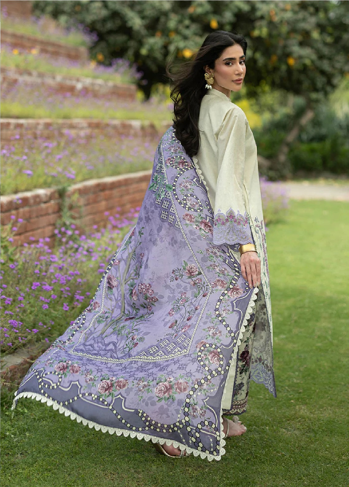 Zainab Chottani Luxury Embroidered Lawn 3 Piece Unstitched Suit ZC26LL D-04 KYRA Zainab Chottani Luxury Embroidered Lawn 3 Piece Unstitched Suit ZC26LL D-04 KYRA