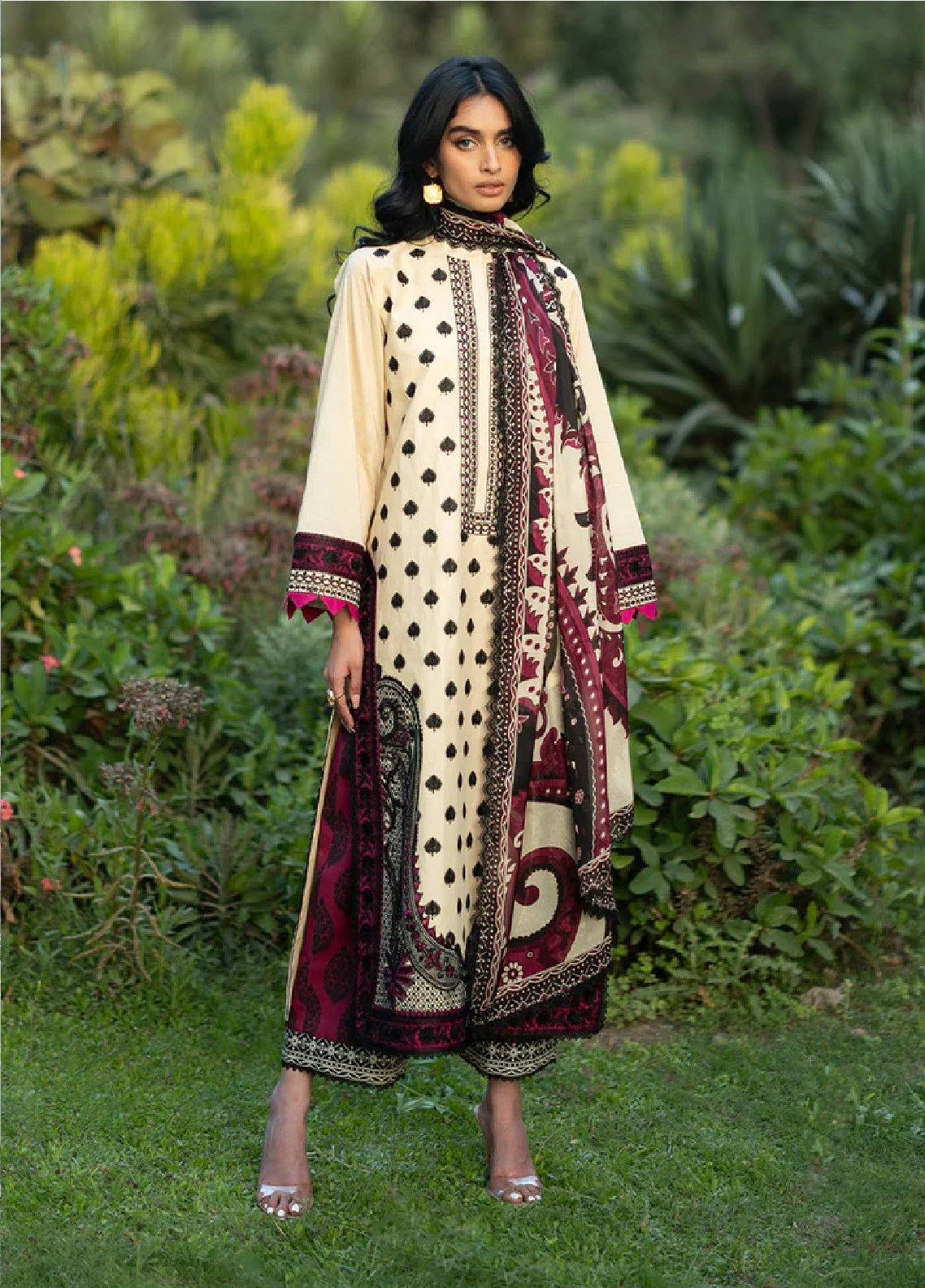 Zainab Chottani Luxury Embroidered Lawn 3 Piece Unstitched Suit ZC26LL D-09 NOUR Zainab Chottani Luxury Embroidered Lawn 3 Piece Unstitched Suit ZC26LL D-09 NOUR