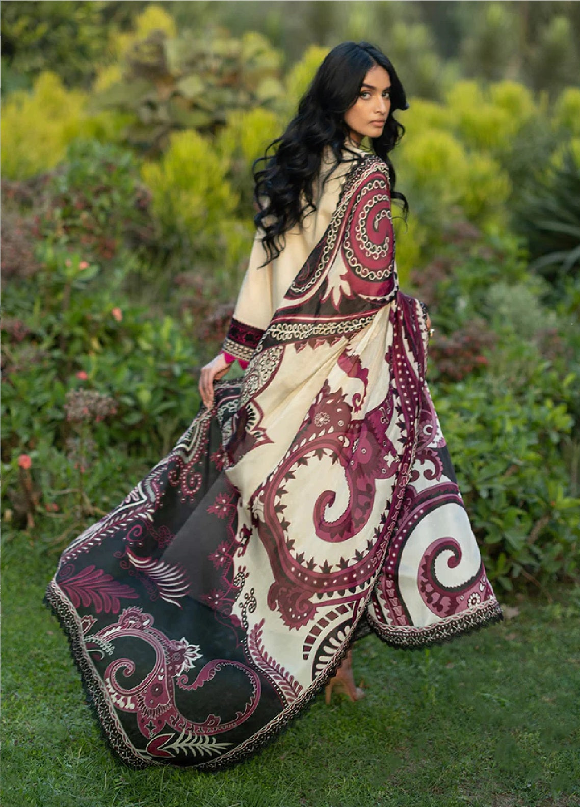 Zainab Chottani Luxury Embroidered Lawn 3 Piece Unstitched Suit ZC26LL D-09 NOUR Zainab Chottani Luxury Embroidered Lawn 3 Piece Unstitched Suit ZC26LL D-09 NOUR